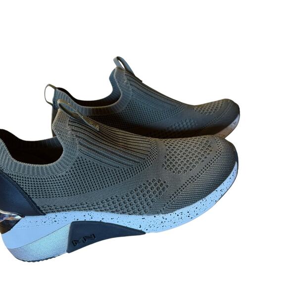 Mark Nason Women’s 7.5 Olive Green Slip-On Sneakers - Picture 4 of 8